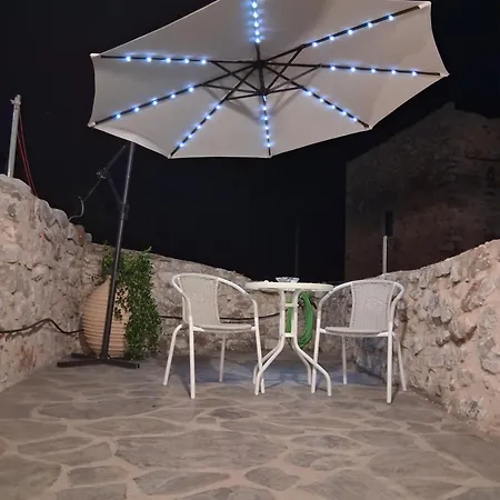 בית נופש πέτρινο σπίτι-stone House
