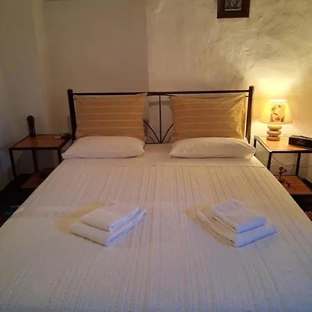 πέτρινο σπίτι-stone House Kostas * קויטה