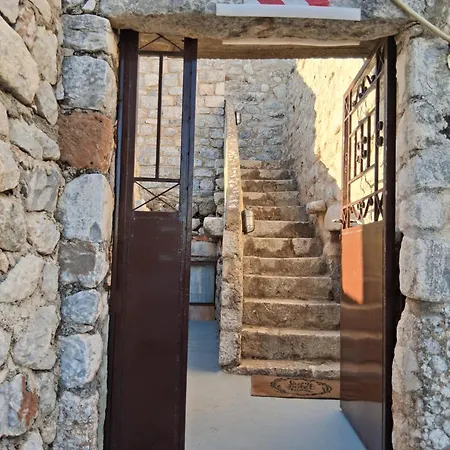 πέτρινο σπίτι-stone House