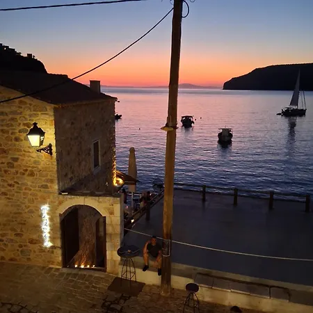 Hébergement de vacances πέτρινο σπίτι-stone House Kostas Koíta