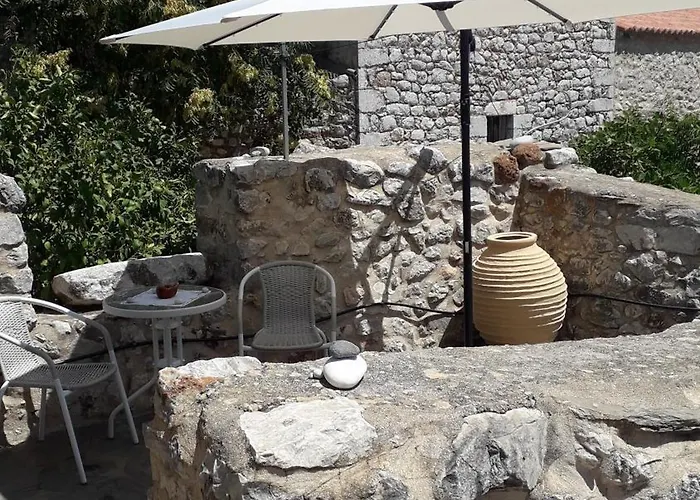 Hébergement de vacances πέτρινο σπίτι-stone House Kostas *