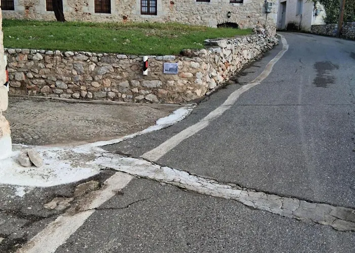 πέτρινο σπίτι-stone House Kostas *